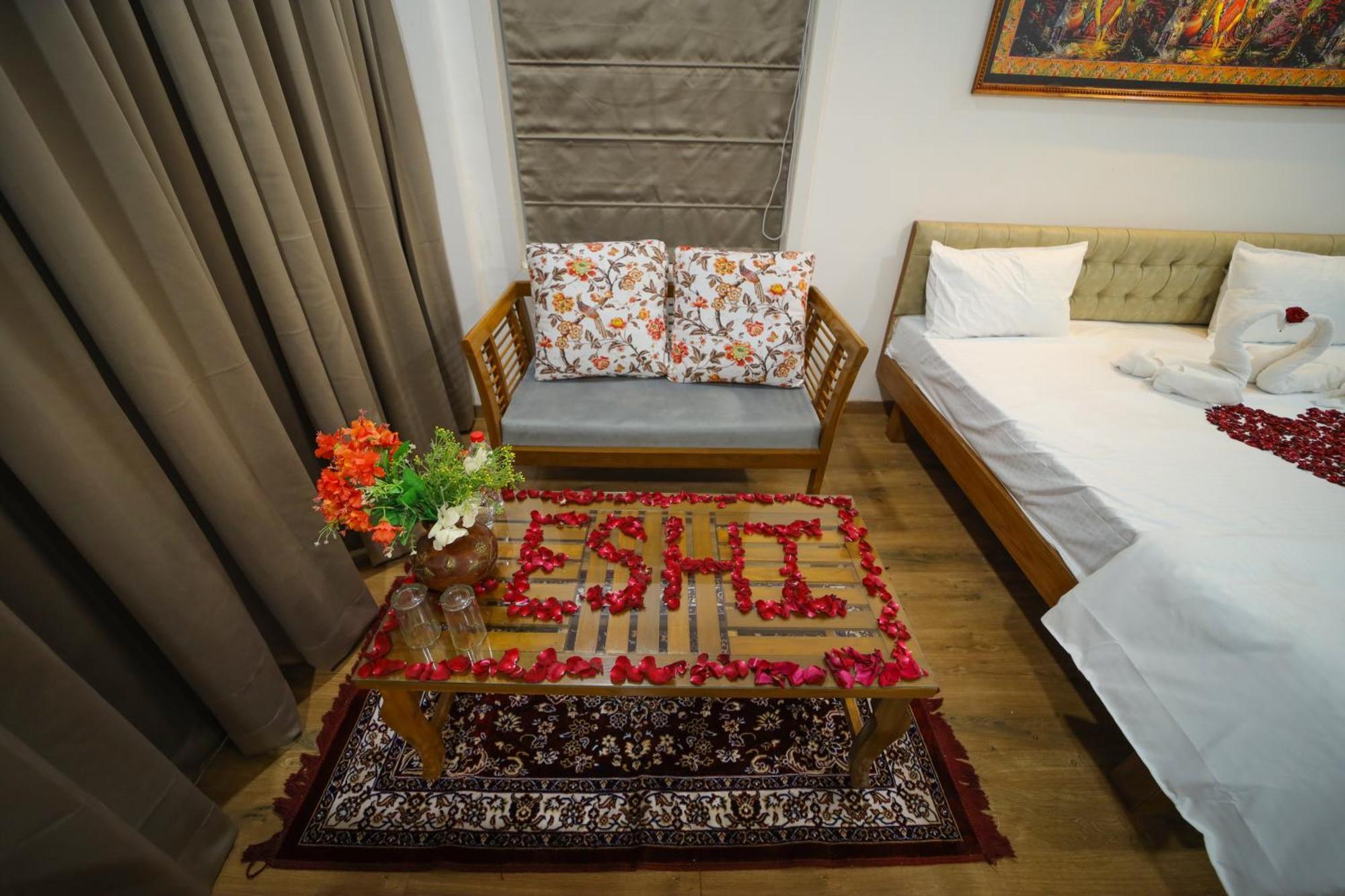 Eshi Resorts And Restaurant - Bhimashankars Jungle Luxury Resort Taleghar Buitenkant foto